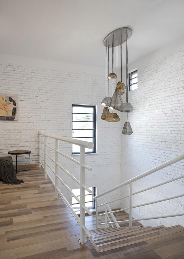 農(nóng)村建房也能建成這樣的白色別墅，設(shè)計(jì)也太新穎了吧！