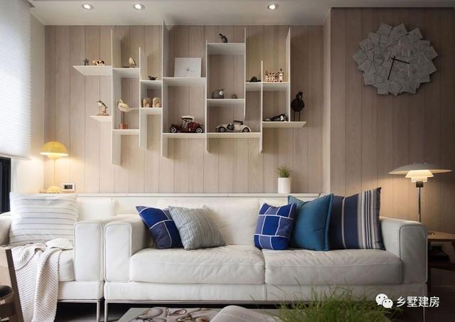 造價(jià)經(jīng)濟(jì)，施工簡(jiǎn)單的二層小別墅戶型，屋頂錯(cuò)落有致，十分有韻味，實(shí)在是農(nóng)村建房上上之選！