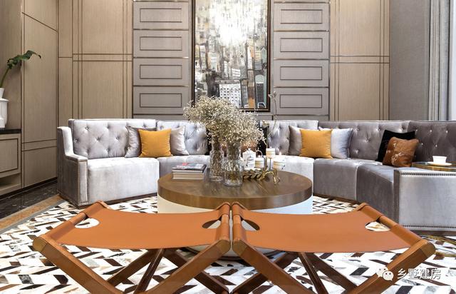 帶半地下室的三層豪華別墅，帶音樂室+健身房+酒窖，很多路人經過也都會停下駐足觀賞，