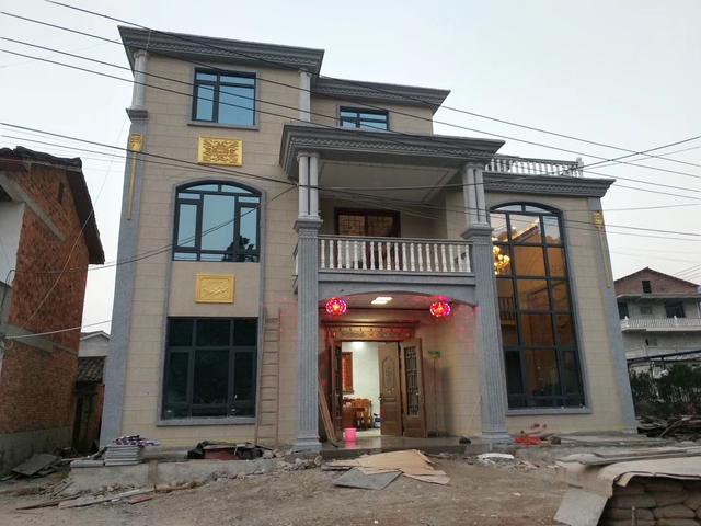 精美三層別墅設(shè)計(jì)圖，湖南小伙60萬(wàn)建，主體剛落成村里人都說(shuō)氣派，圖紙快快收藏好