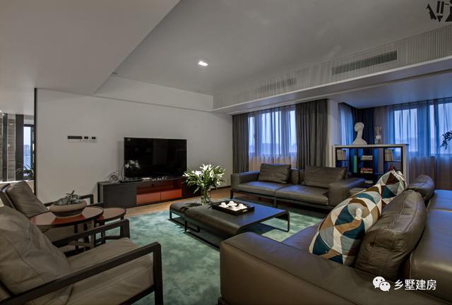 現(xiàn)代風(fēng)三層農(nóng)村別墅設(shè)計(jì)圖，簡(jiǎn)約大氣，有強(qiáng)烈的時(shí)尚感