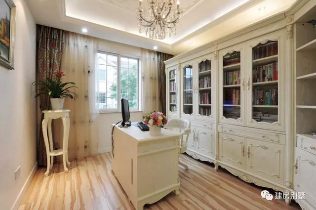 開間17.3×11.3米農村別墅設計圖，室外設有大露臺和較小的觀景式涼亭，涼亭處也可滿足下雨天的晾曬需要。