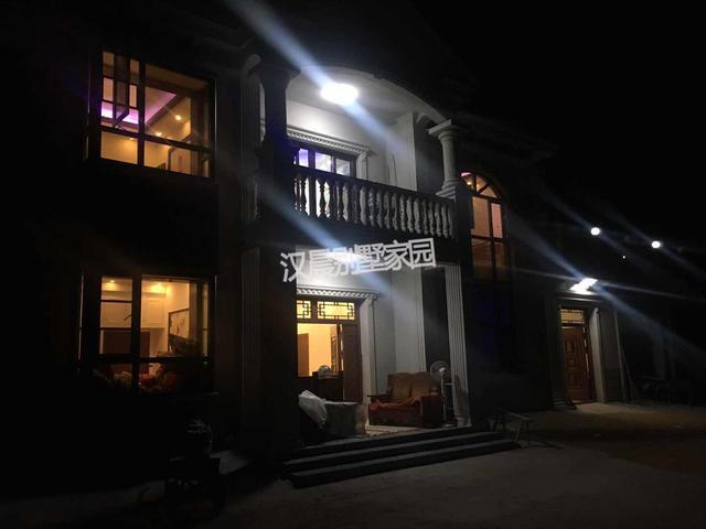 這棟實力派的農(nóng)村二層別墅占地206平，絕對會閃耀全村