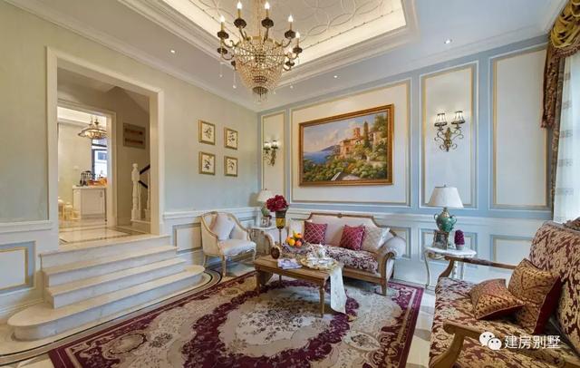 四開間設(shè)計的三層雙拼別墅設(shè)計圖，兩戶家庭都有各自的獨立生活區(qū)域，又能保持一定的聯(lián)系性