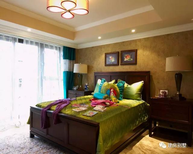 農村簡歐式風格別墅設計圖，客廳挑空，施工難度不大、造價不算太高