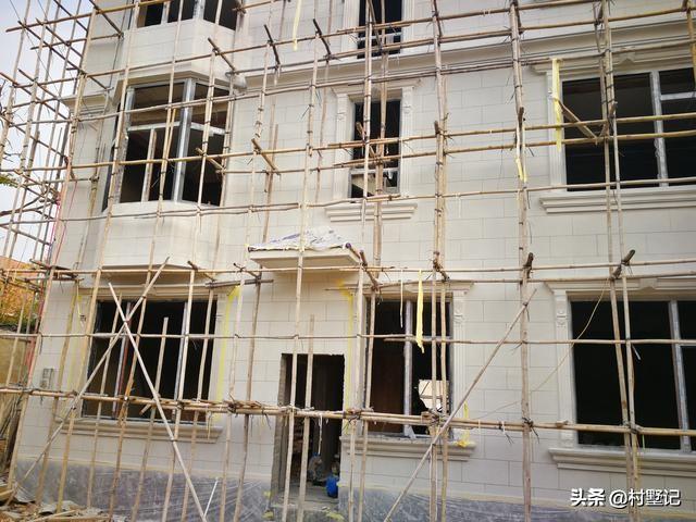 湖南兩兄弟合建3層歐式別墅設(shè)計(jì)圖，建了漂亮的別墅，惹全村人羨慕