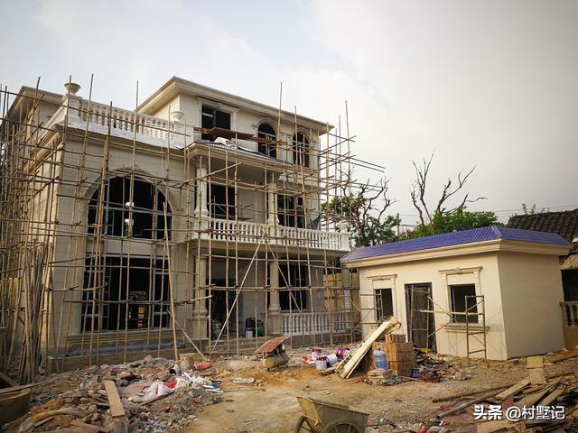 湖南兩兄弟合建3層歐式別墅設(shè)計(jì)圖，建了漂亮的別墅，惹全村人羨慕