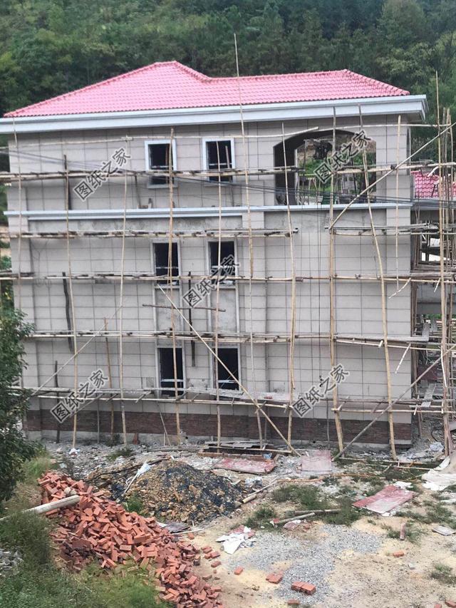 三層歐式豪宅完工實(shí)拍圖，有錢了我也要建一棟這樣的別墅