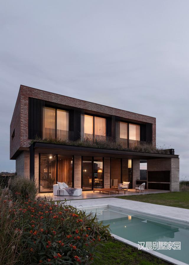 國外二層個(gè)性別墅效果圖，符合中國人的喜歡嗎