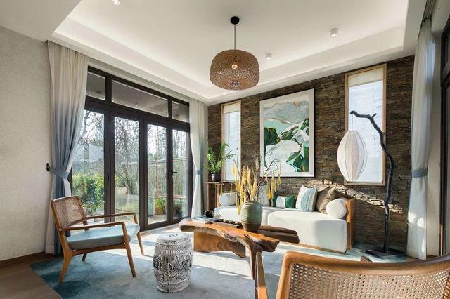 最美庭院別墅實拍，一進庭院就被驚艷到了，這才叫別墅