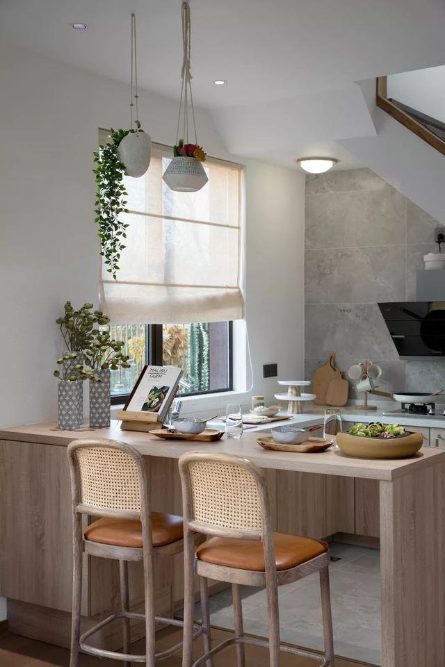 最美庭院別墅實拍，一進庭院就被驚艷到了，這才叫別墅