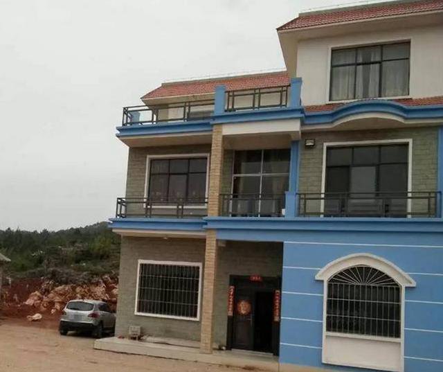 農村三層平屋頂樓房建造實拍，完工圖真漂亮，總共花了59萬