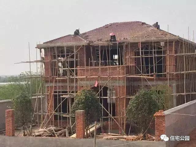 農村自建房屋頂這樣做，不做防水也不漏